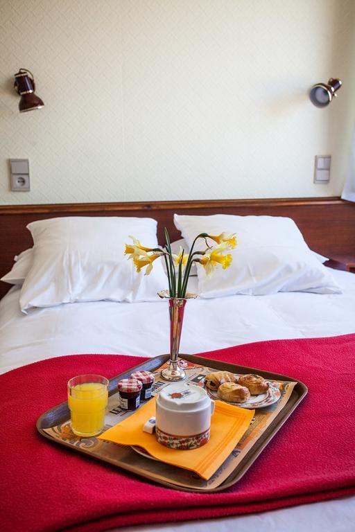 Hotel Beausejour Chaudes-Aigues Oda fotoğraf