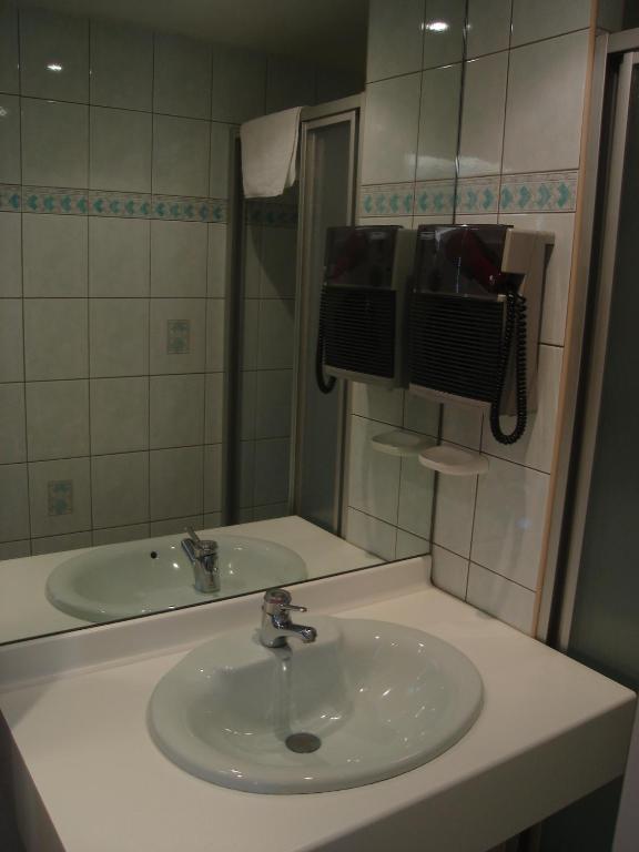 Hotel Beausejour Chaudes-Aigues Oda fotoğraf