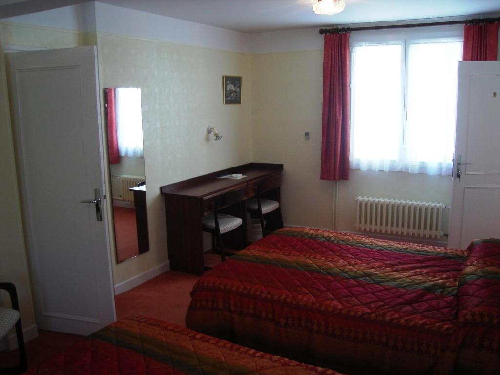 Hotel Beausejour Chaudes-Aigues Oda fotoğraf